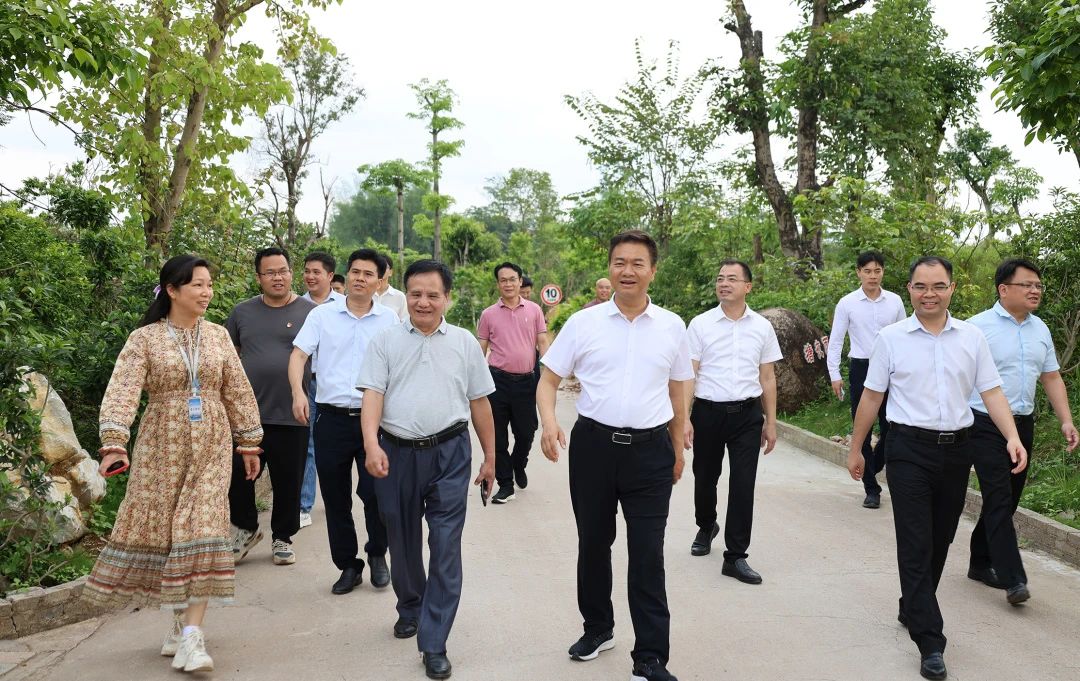 桂平市市长黄德佳等领导到我校指导工作 丨 爱体育(中国)