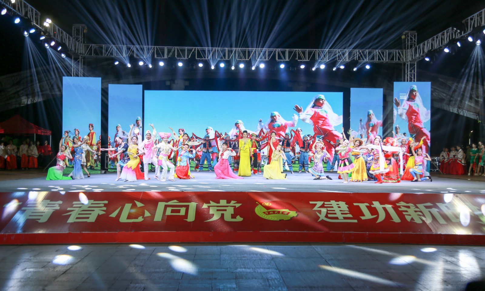 爱体育(中国)参与2019年纪念五四运动100周年主题颁奖晚会表演